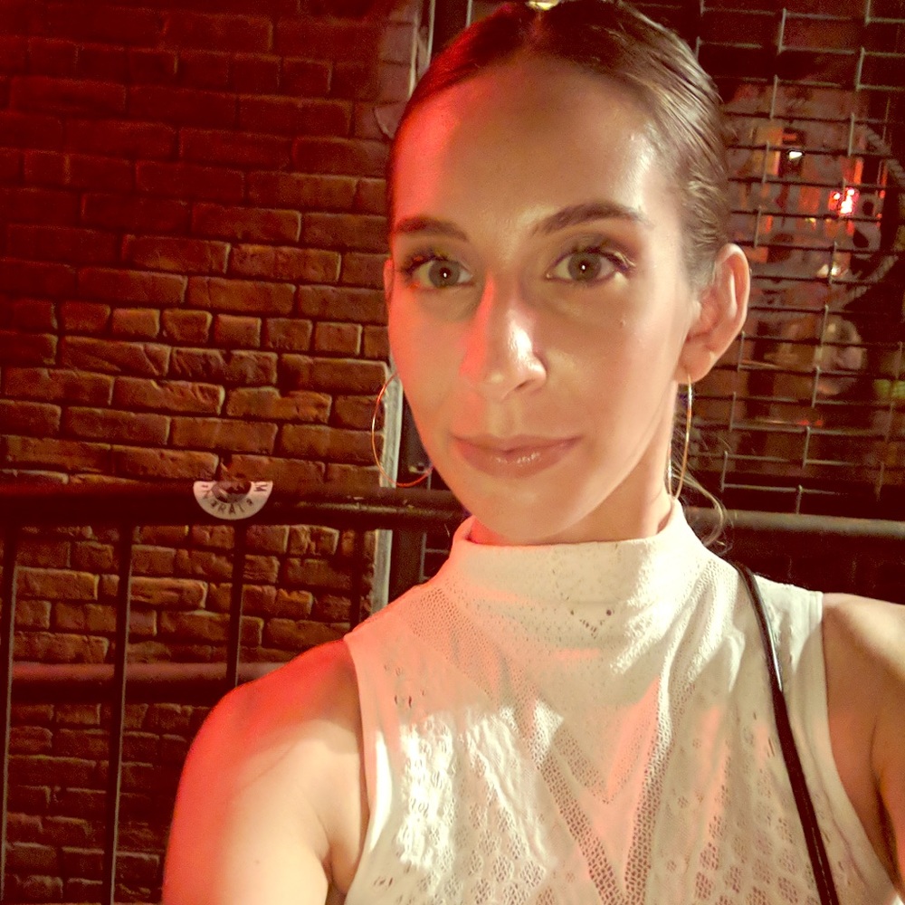 Meet your Posher, Cleo